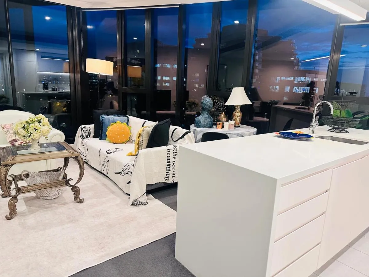 Royal Executive Living Grand Bayview Corporate Residency — 5