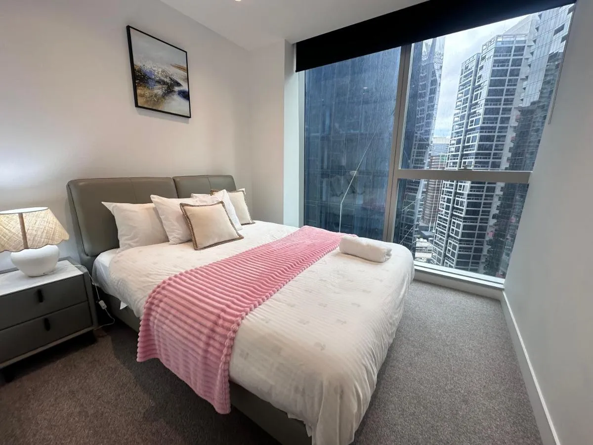 Royal Executive Living Platinum Prestige Corproate Suite — 2