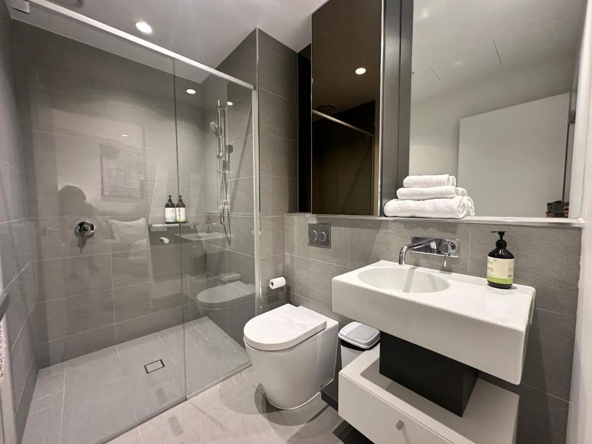 Royal Executive Living Platinum Prestige Corproate Suite — 3