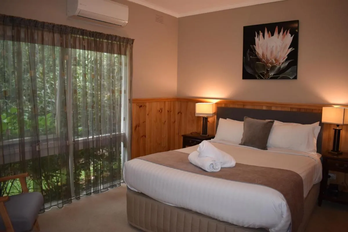 Sanctuary House Resort Motel — 2