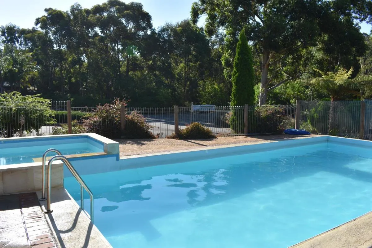 Sanctuary House Resort Motel — 3