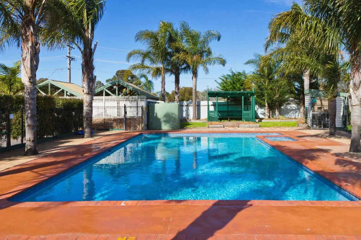 Sandhurst Motel — 3