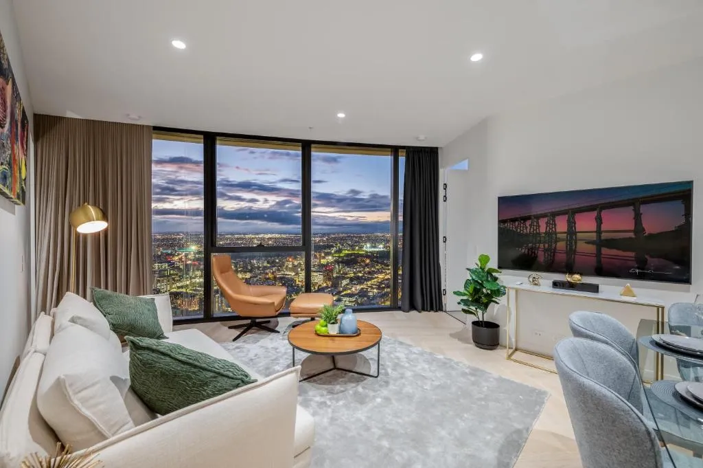 Sapphire finest CBD & garden views 3BR 2B with free parking