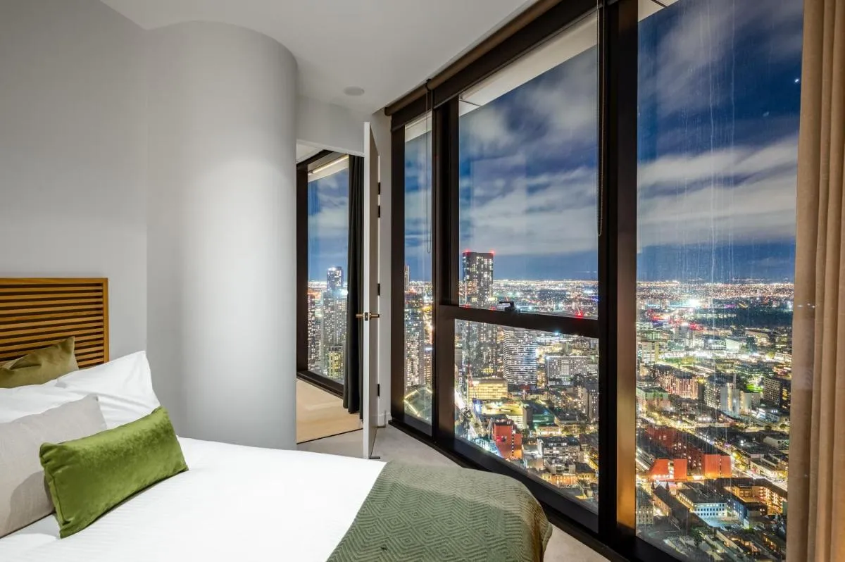Sapphire finest CBD & garden views 3BR 2B with free parking — 2