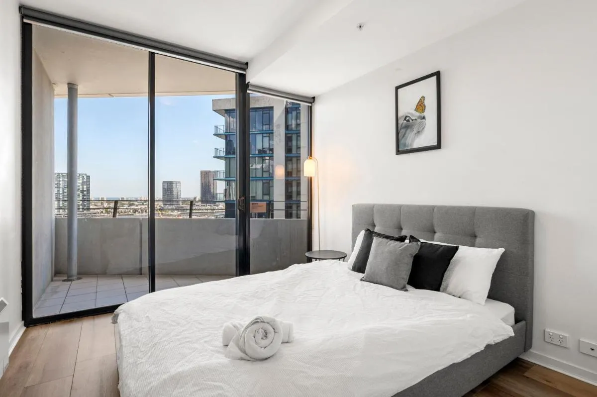 Sea View, Gym & Pool, 2 bedrooms 2 bathrooms — 2