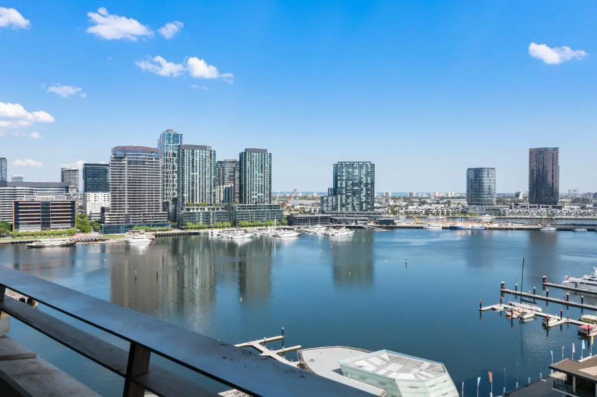 Sea View, Gym & Pool, 2 bedrooms 2 bathrooms — 5