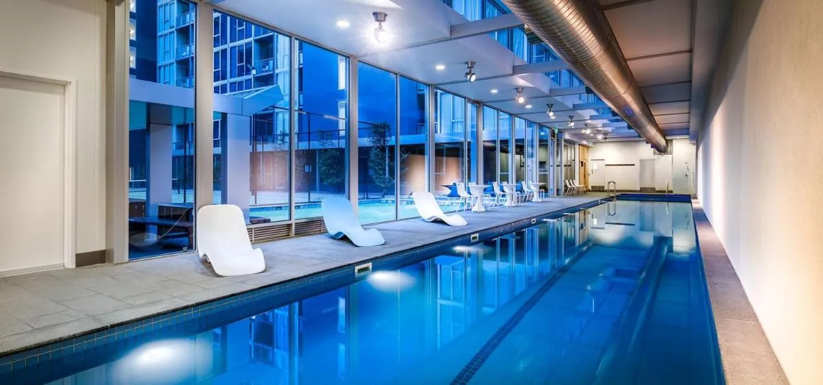 Serene Two Bedroom Apartment in Melbourne CBD with Free Parking — 3