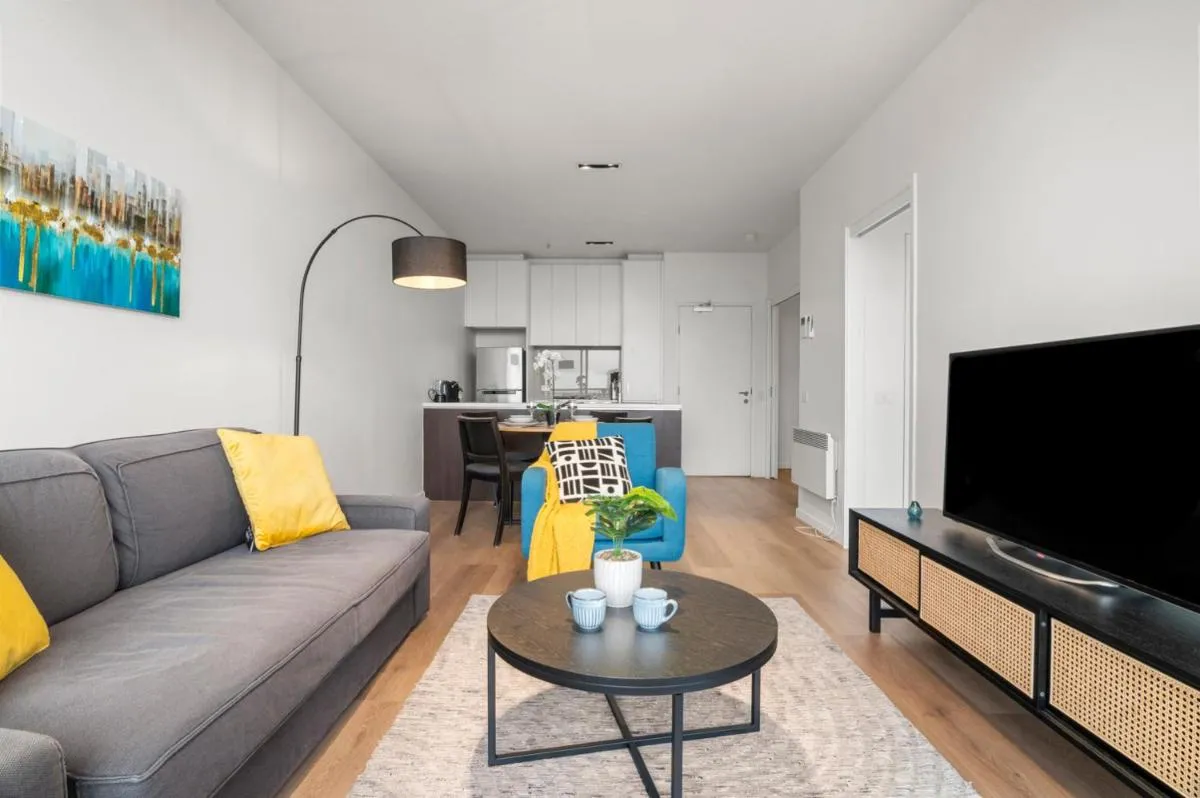 Serene Two Bedroom Apartment in Melbourne CBD with Free Parking — 2