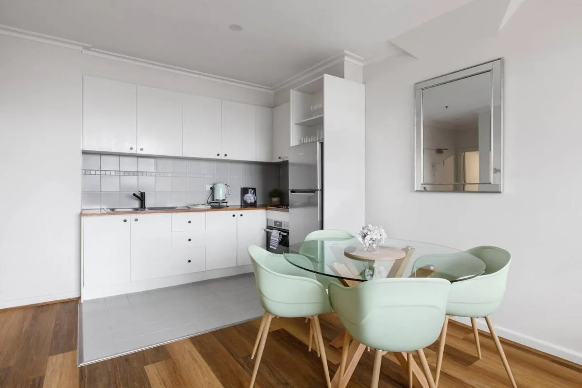 Serenity on Swanston – Stylish CBD Living by RMIT — 4
