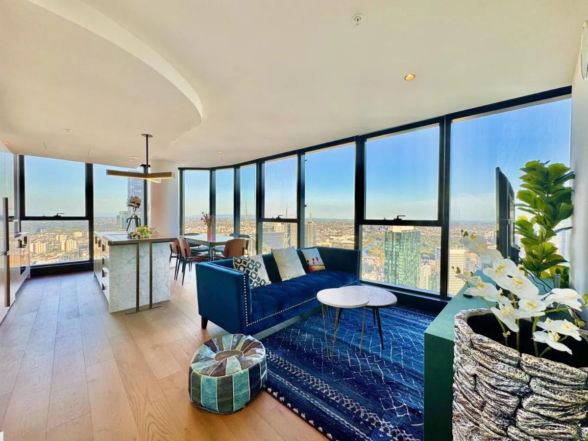 Sky High 3 Beds Apartment — 4
