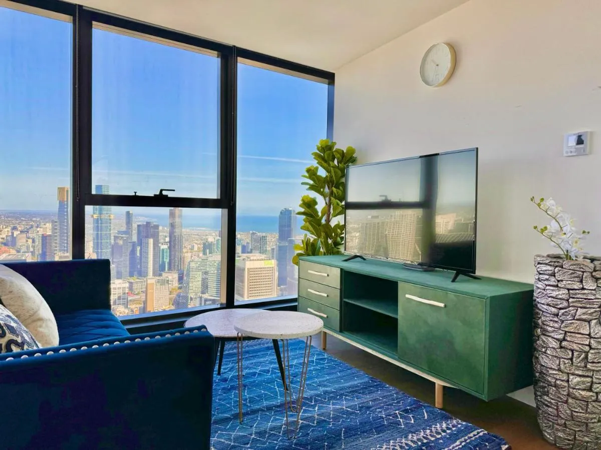 Sky High 3 Beds Apartment — 5