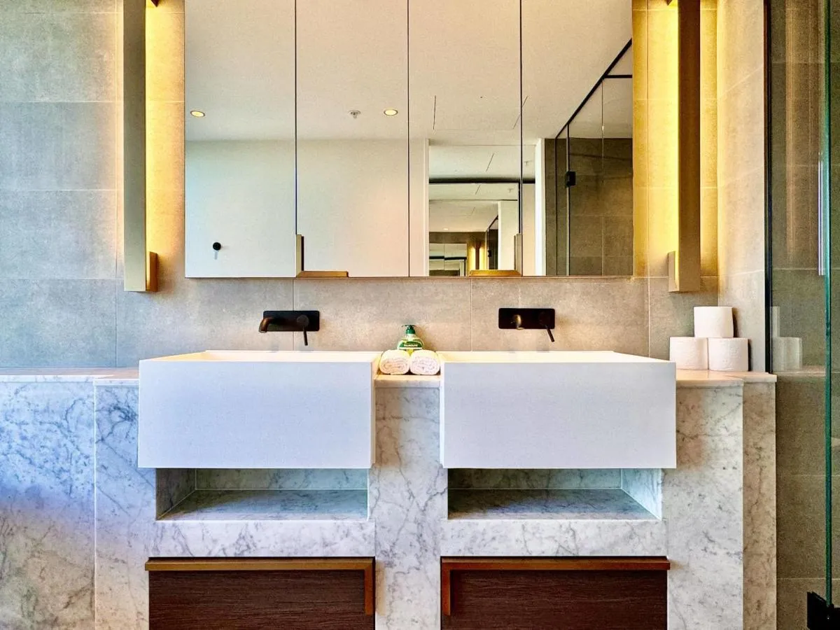 Sky High 3 Beds Apartment — 3