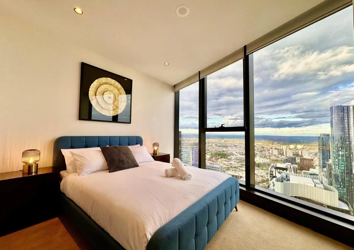 Sky High 3 Beds Apartment — 2