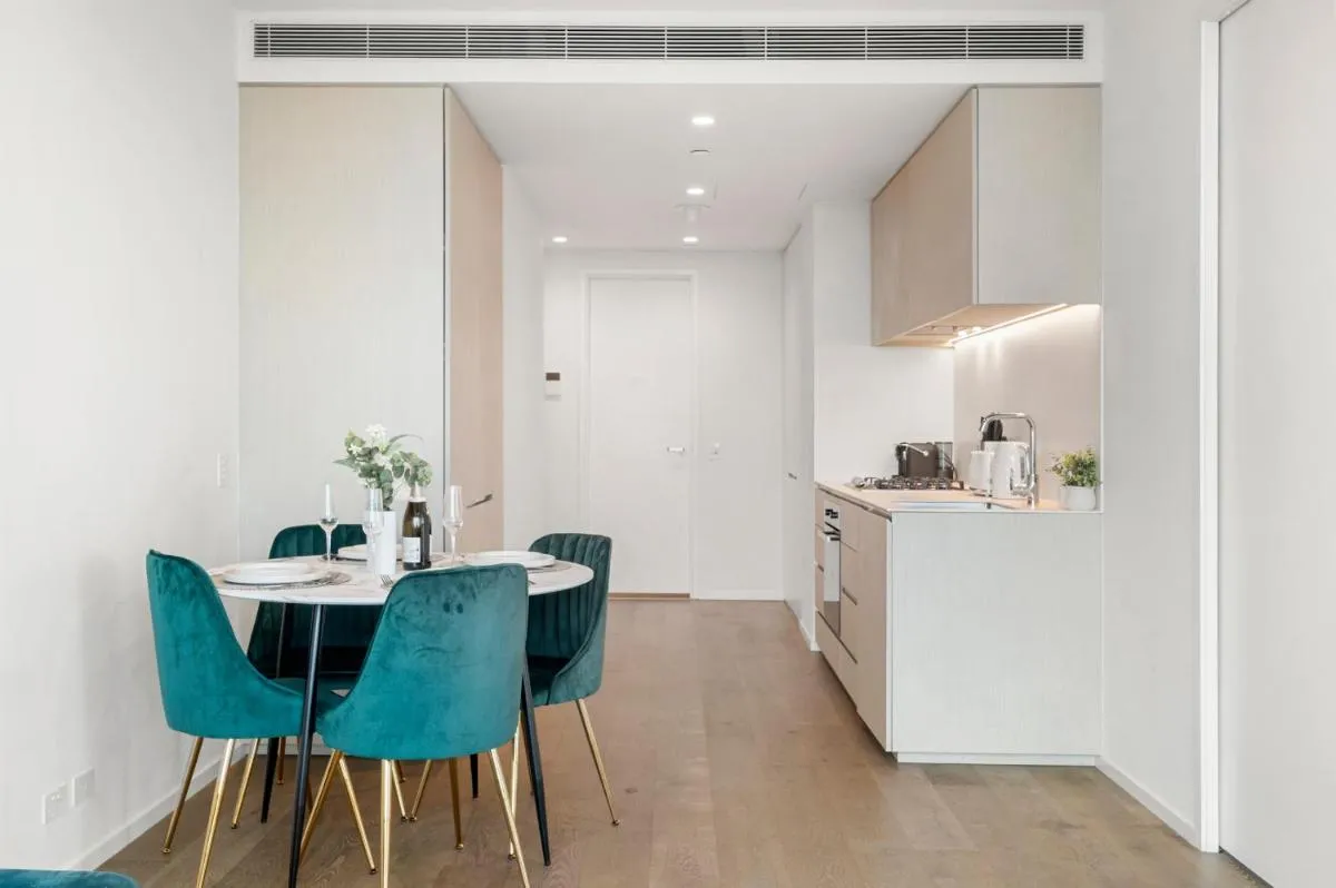 Skybound Escape, LUX 55th High Floor 2BR in Aus108 — 5