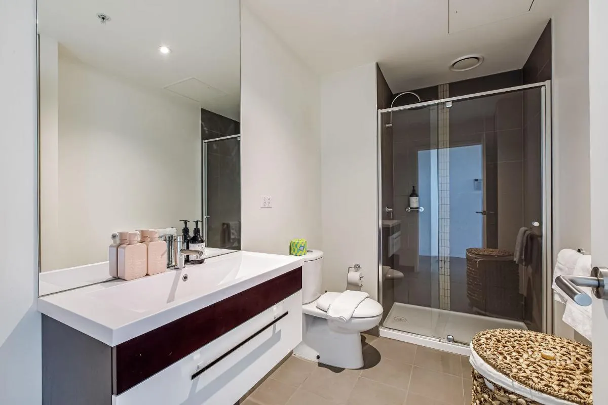 Skyline Allure – Urban Wellness meets City Living — 3