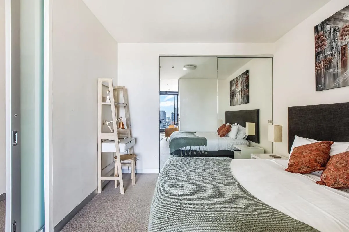 Skyline Allure – Urban Wellness meets City Living — 2