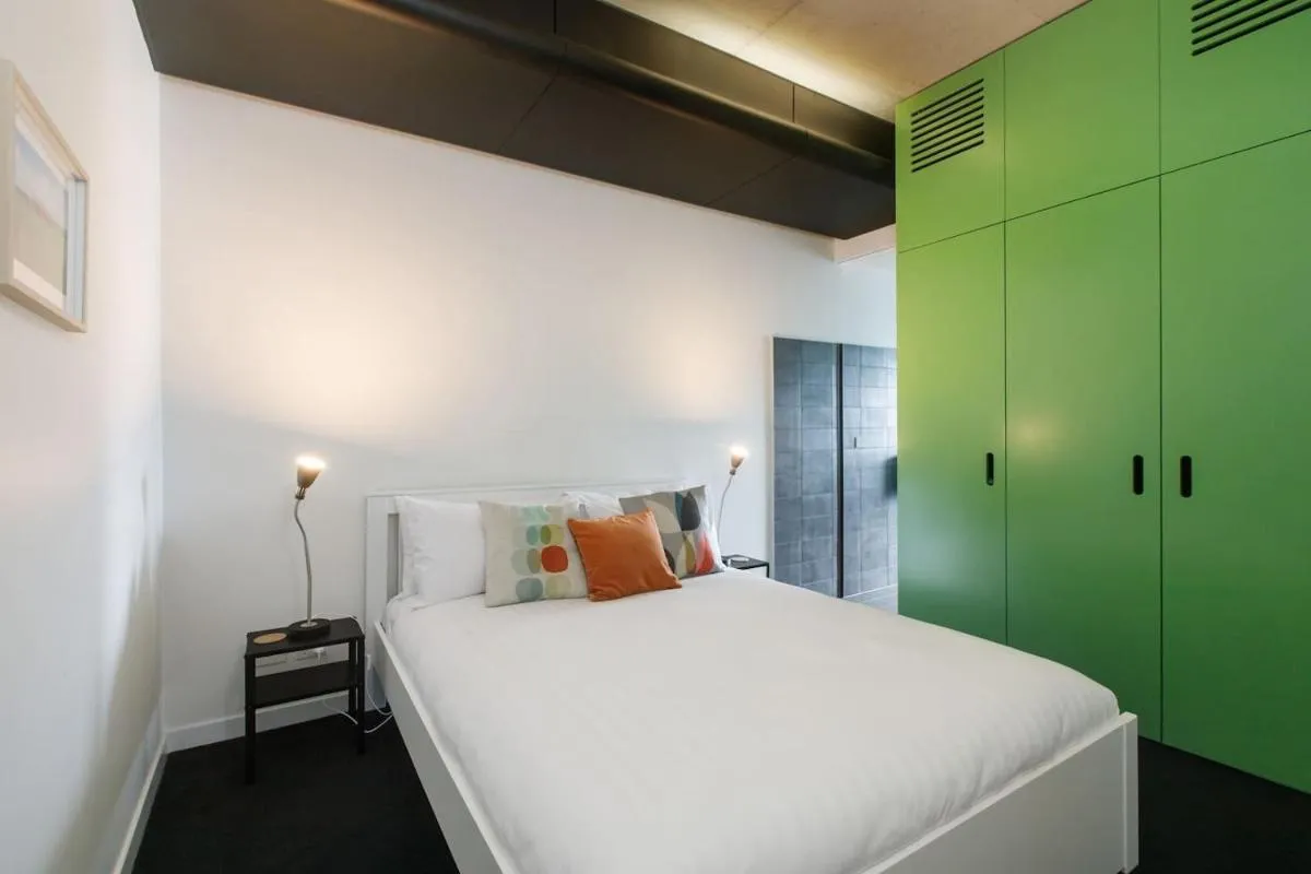 Skyline Envy – Streamlined South Melbourne Style — 2