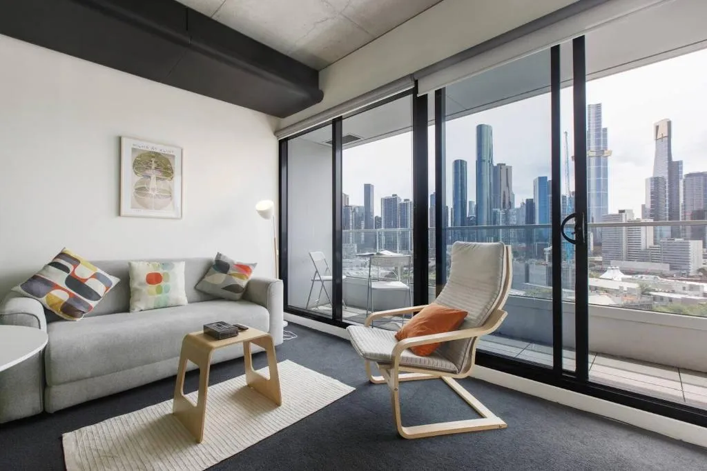 Skyline Envy – Streamlined South Melbourne Style
