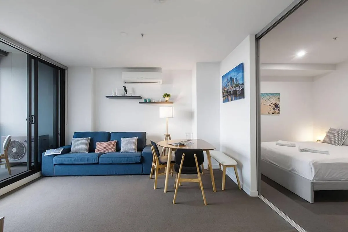 Skyline Panorama in Melbourne CBD with Parking — 2