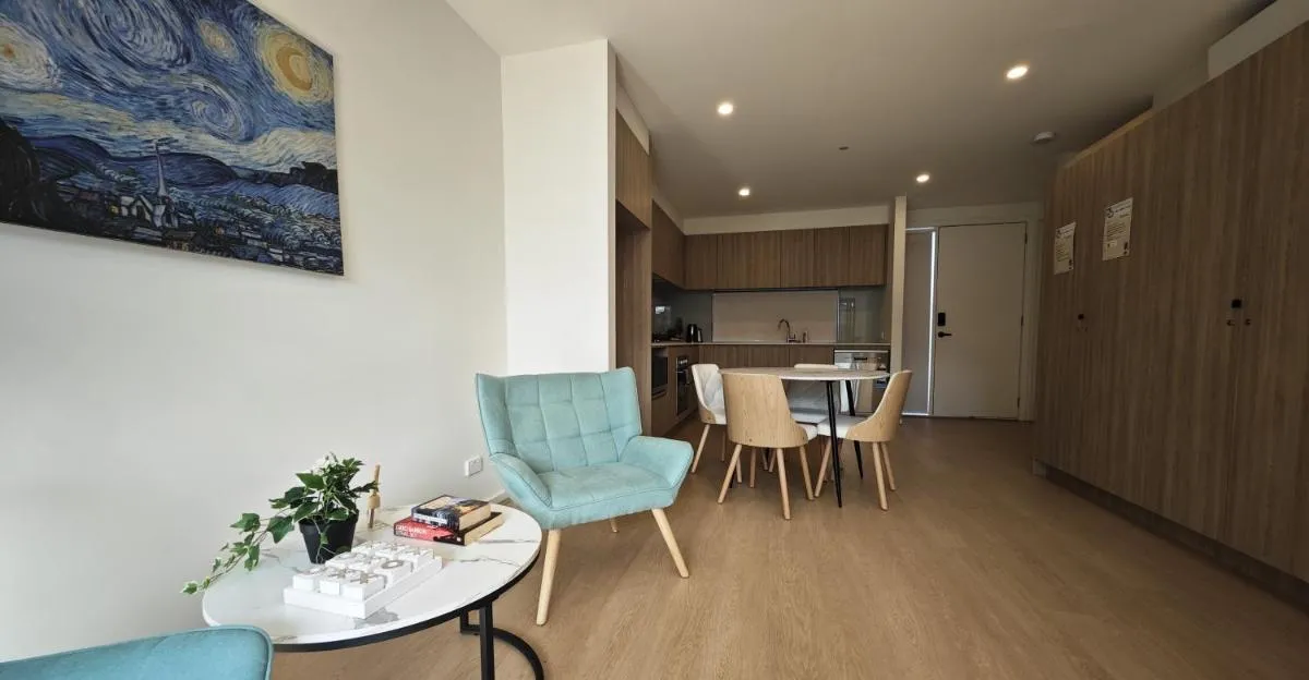 Smart Suite near Monash with Own Living Room 9 — 5