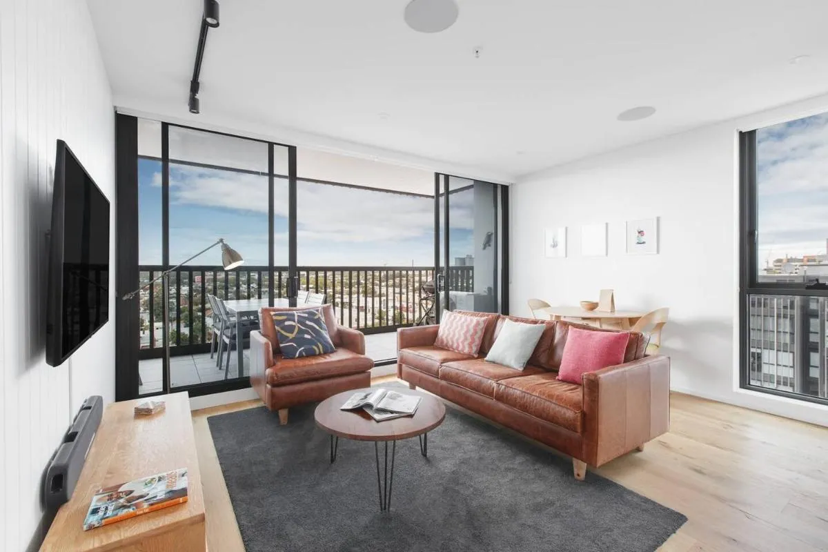Smith Street Crossing – Central City-view Serenity — 5