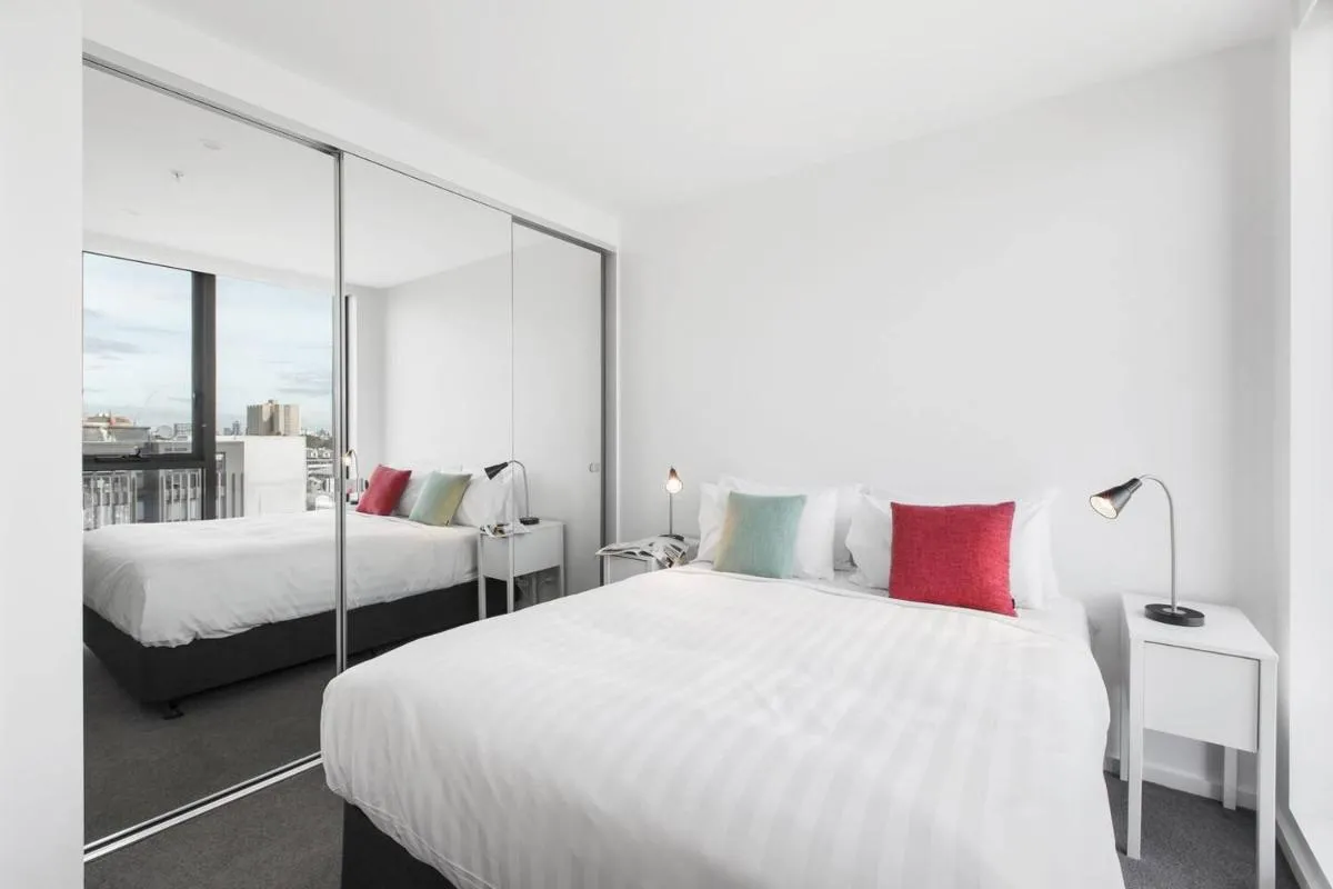 Smith Street Crossing – Central City-view Serenity — 2
