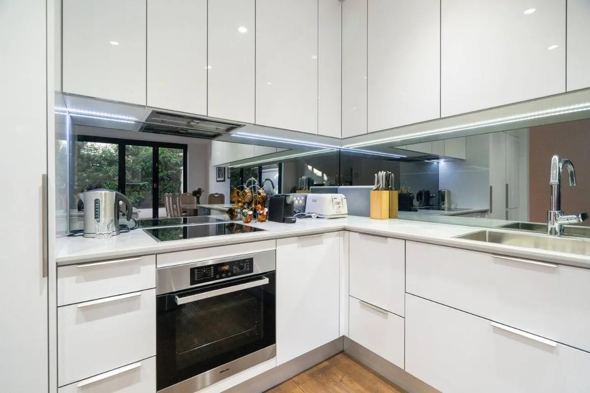 Sophisticated art deco in the heart of Toorak — 3