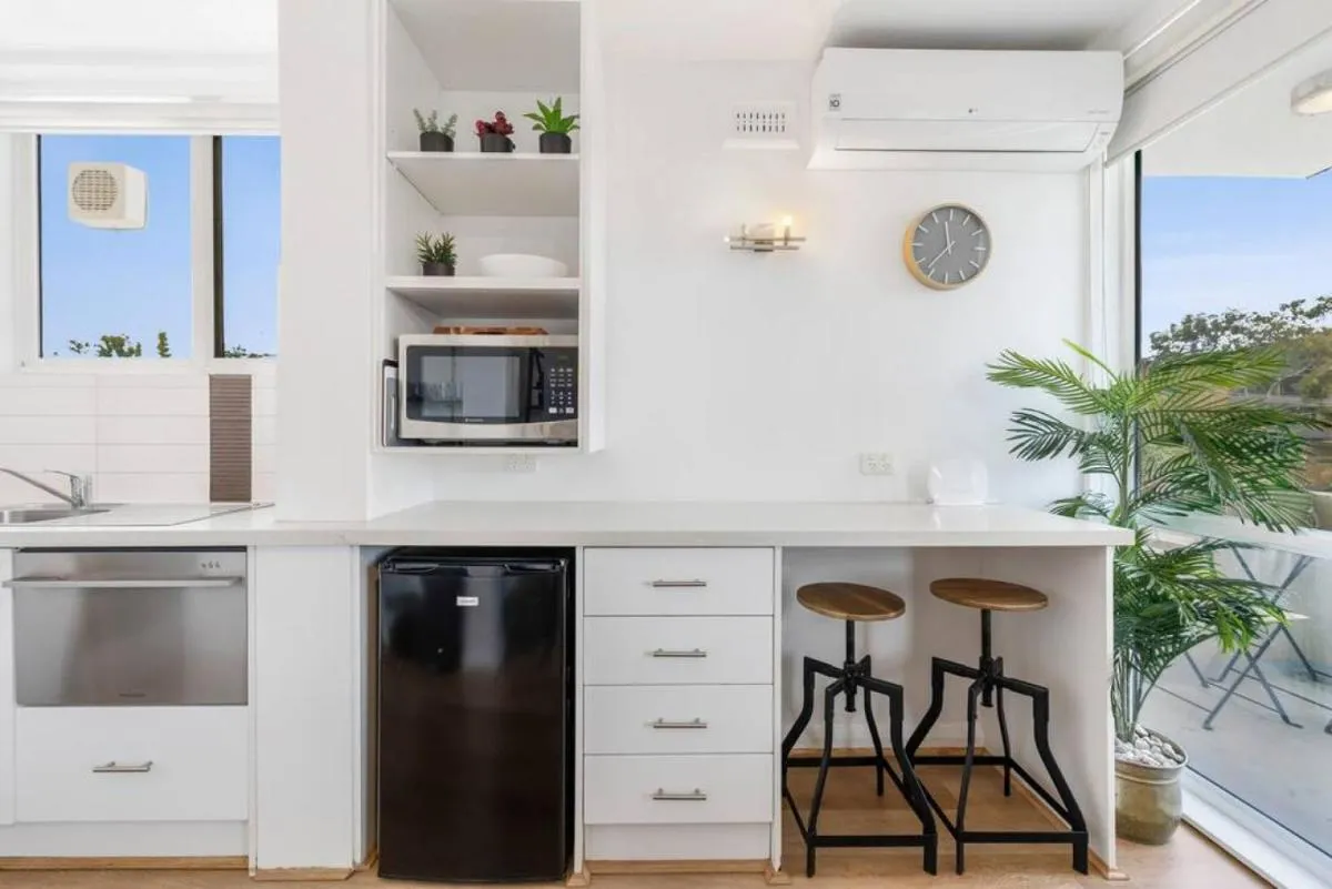 South Yarra apartment with stunning views — 4