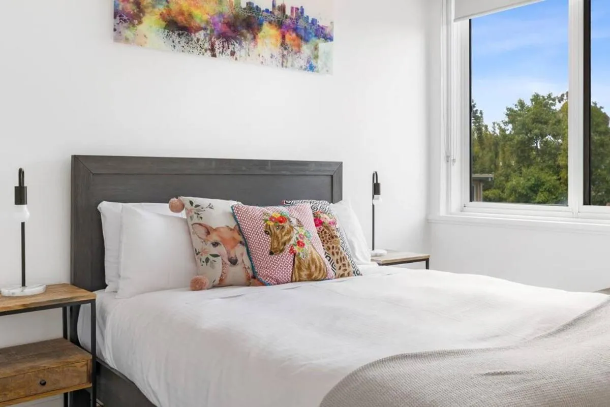South Yarra apartment with stunning views — 2