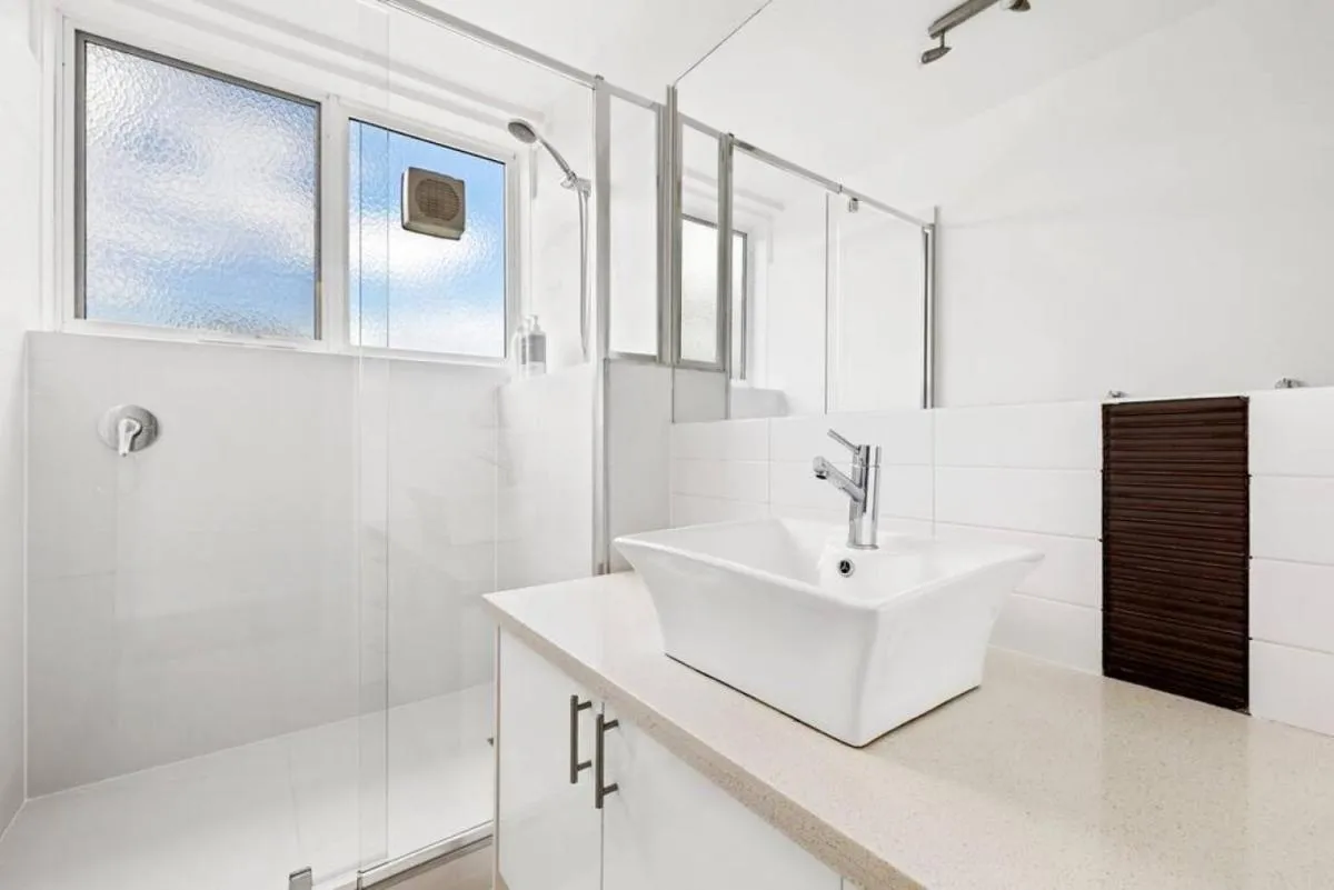 South Yarra apartment with stunning views — 3