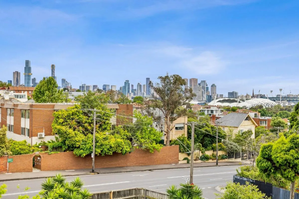 South Yarra apartment with stunning views — 5