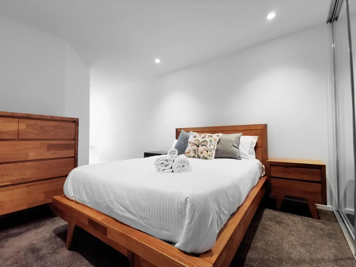 South bank 2 bedroom apartment With 1 Parking — 2