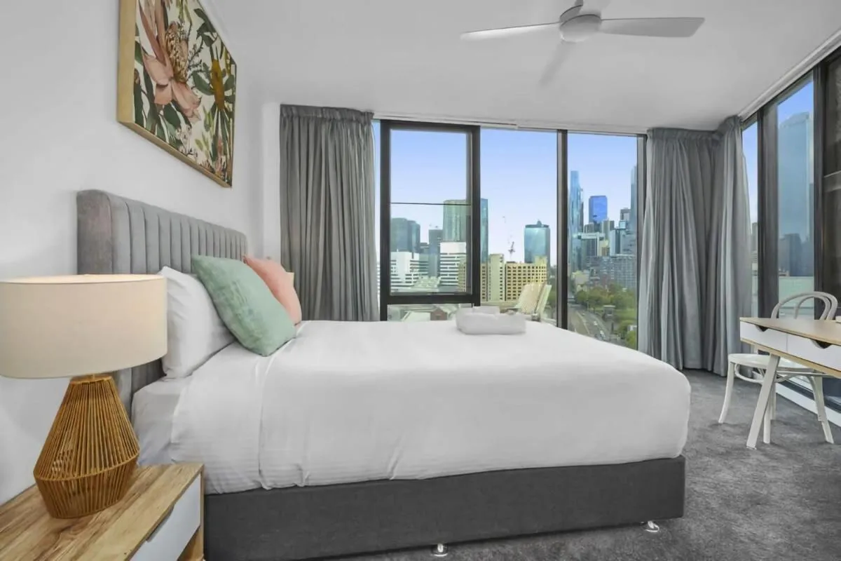 Southbank City Skyline View Free Parking and Pool — 2
