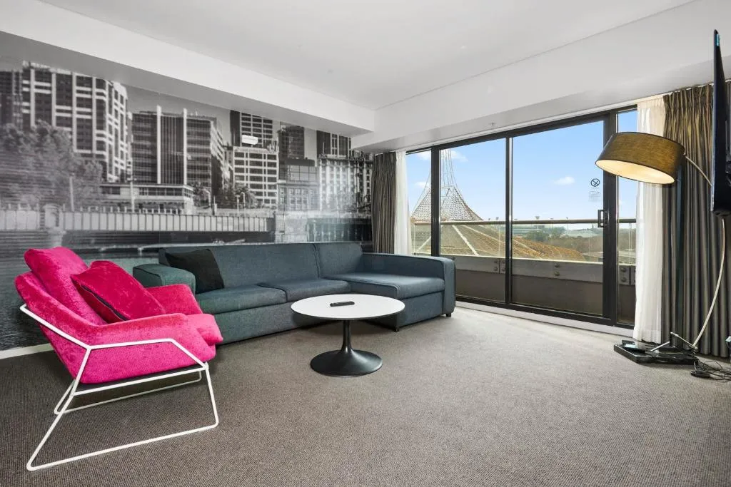 Southbank Retreat with Car Park Gym Pool Hot Tub