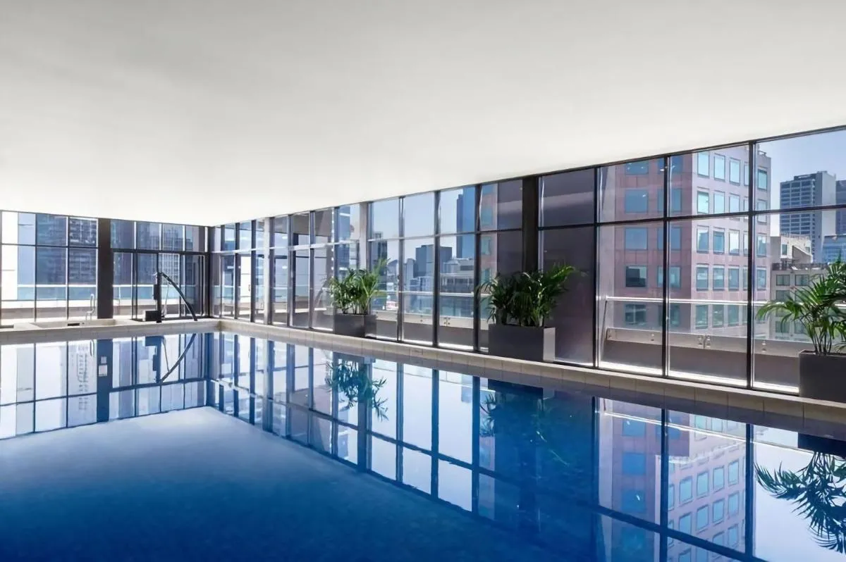 Southbank Retreat with Car Park Gym Pool Hot Tub — 3