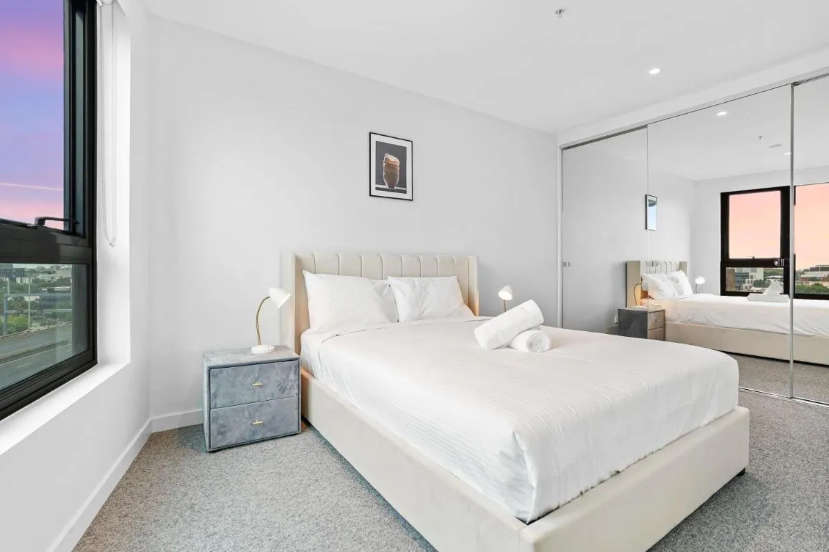 Southbank Stature Building2 Bedroom Apartment — 2