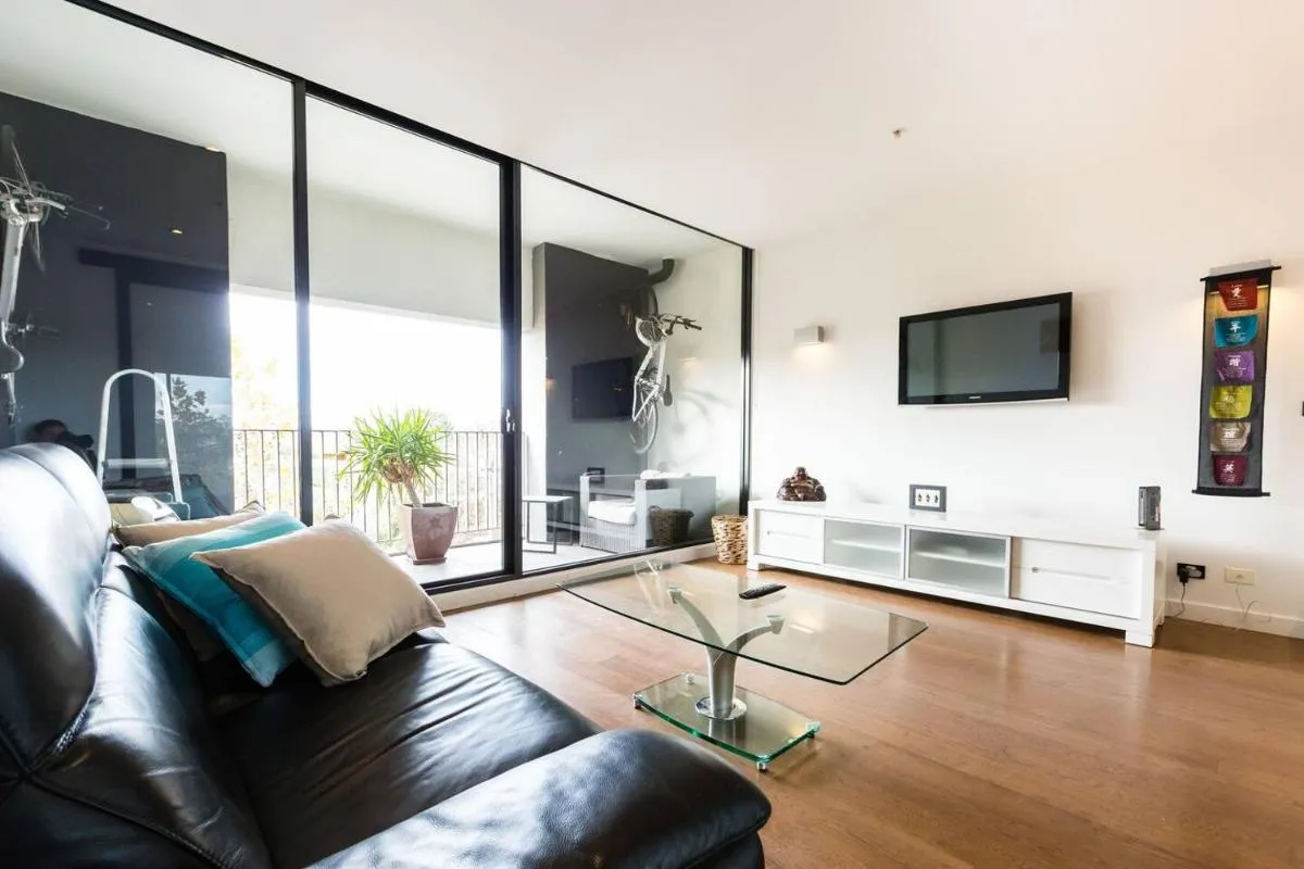 Southside St Kilda Seclusion with Balcony and Parking — 5