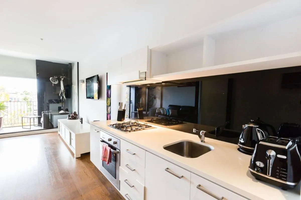 Southside St Kilda Seclusion with Balcony and Parking — 4