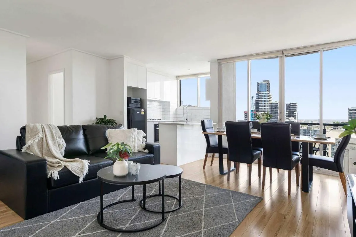 Spacious 2BR Apt Near Southern Cross Free Parking — 4