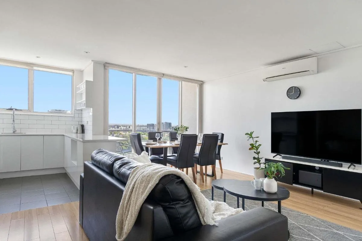 Spacious 2BR Apt Near Southern Cross Free Parking — 5