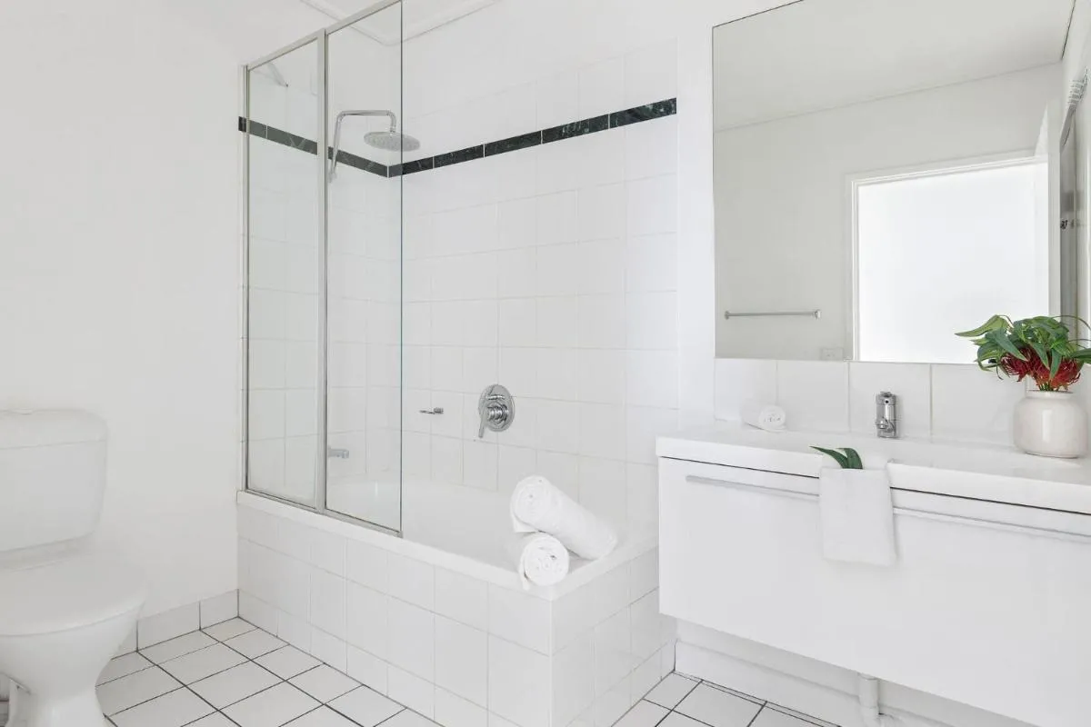 Spacious 2BR Apt Near Southern Cross Free Parking — 3