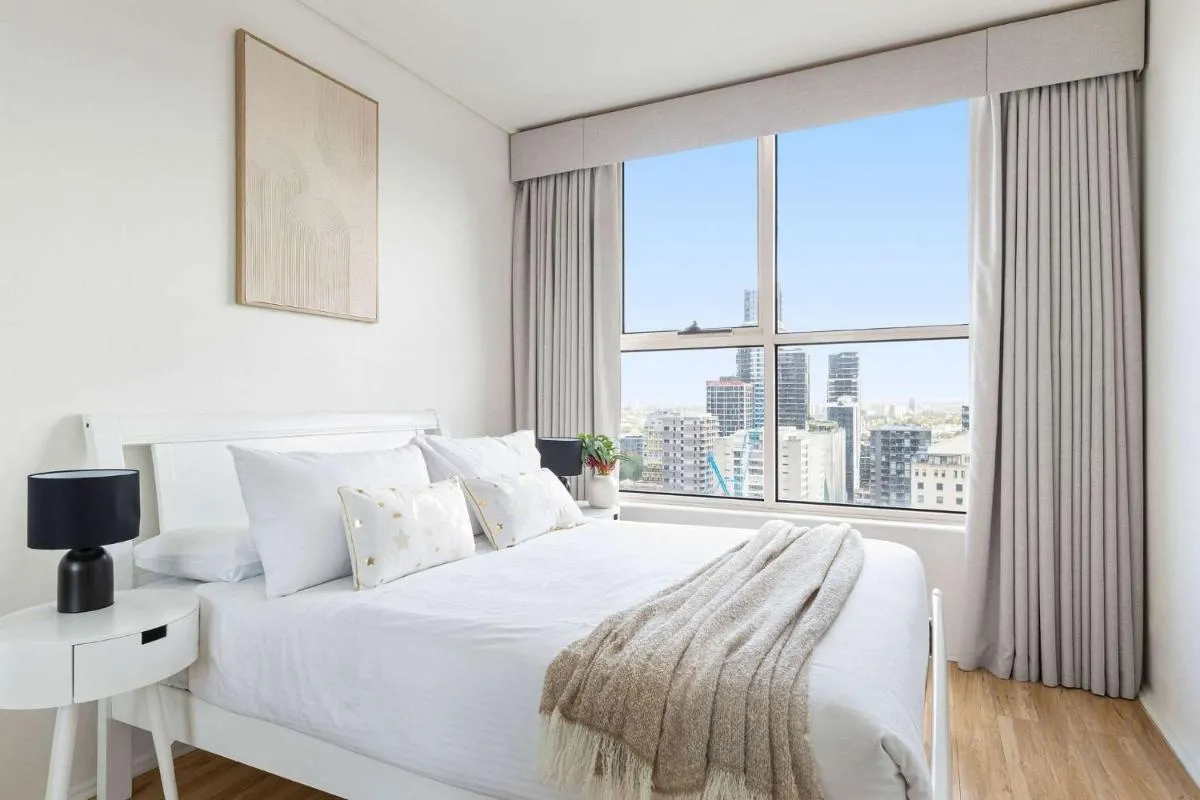 Spacious 2BR Apt Near Southern Cross Free Parking — 2