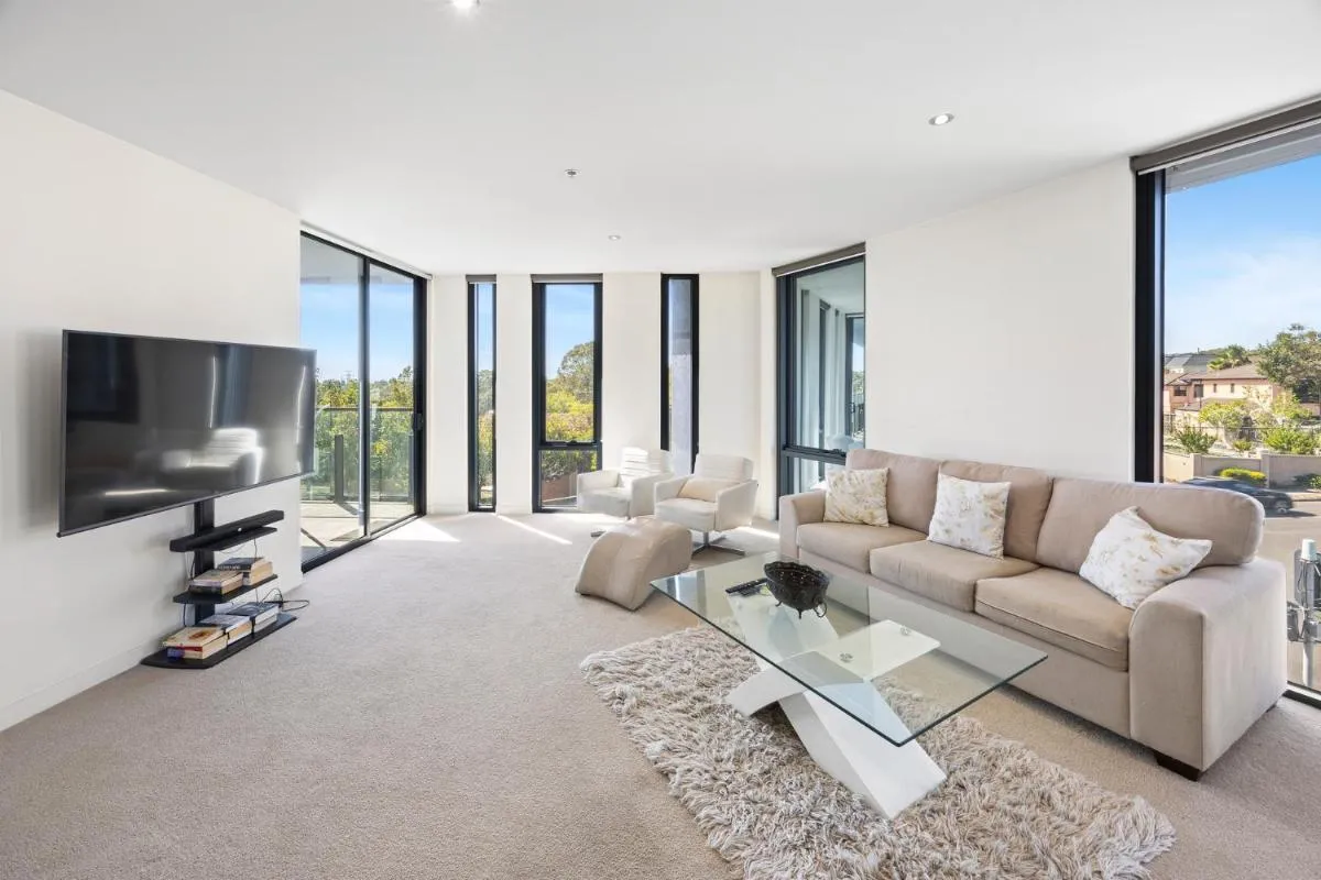 Spacious 2-bedroom suite, luxury living, with Indoor Pool, Sauna, Gym — 4