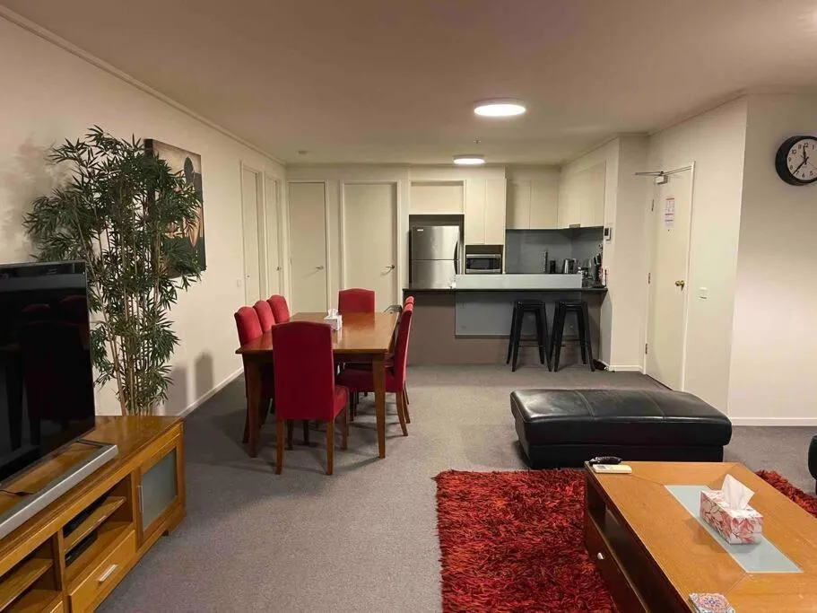 Spacious 3 Bedroom Apartment Southbank — 2