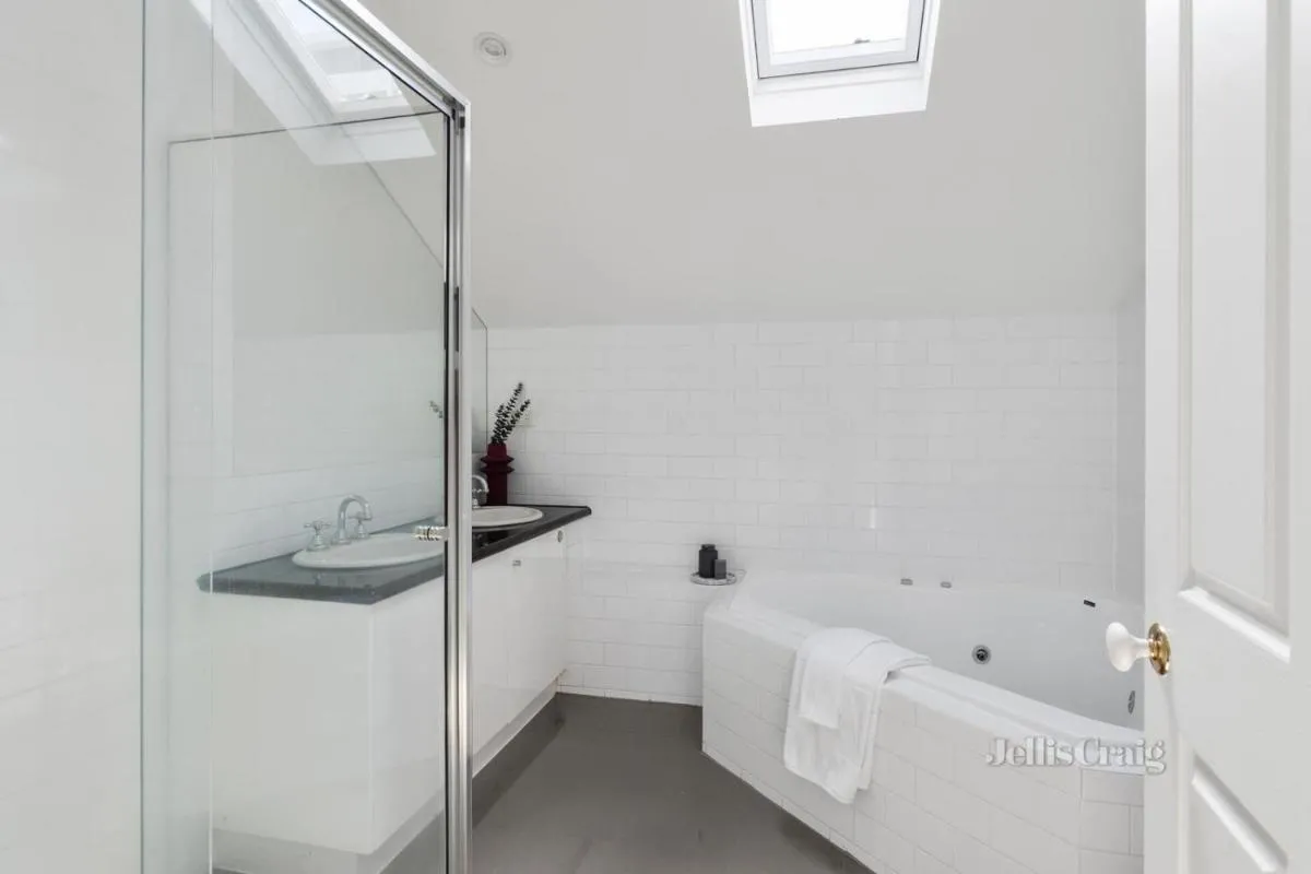 Spacious Middle Park Townhouse, Sleeps 6, Bayside — 2