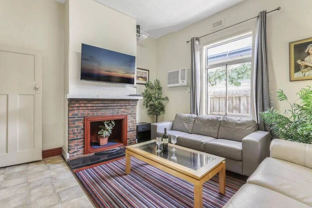 Spacious Urban Delight in Coburg — 5