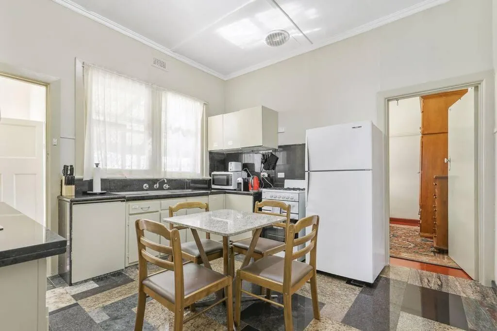 Spacious Urban Delight in Coburg — 4