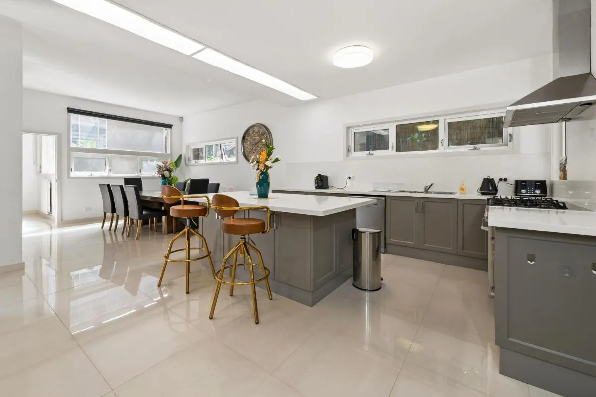 Spacious Villa Holiday Staycation in Canterbury East of Melbourne — 4