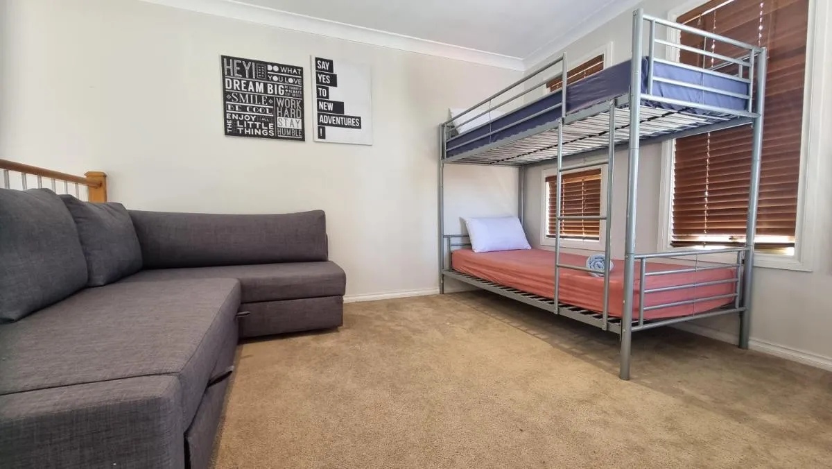 St Albans house – Spacious and modern home — 2