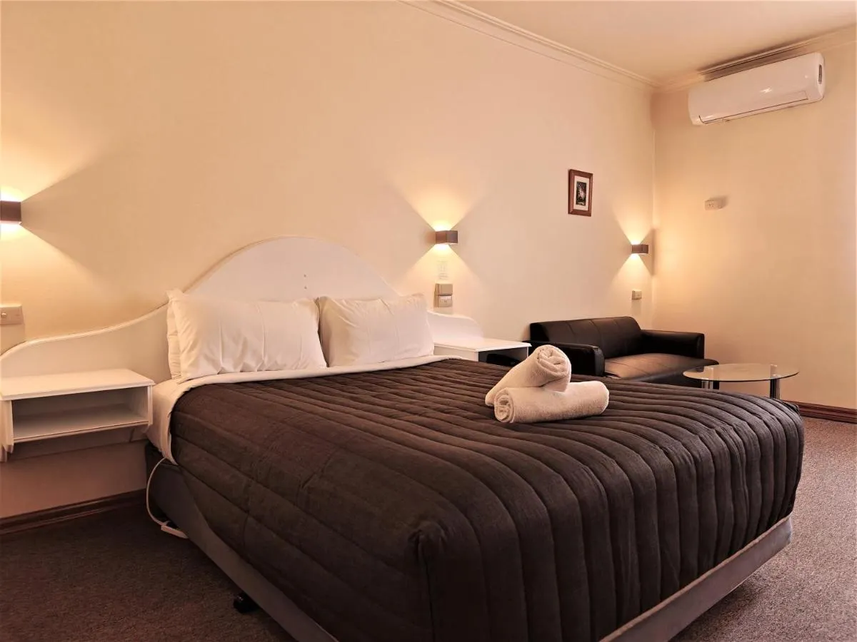 St Georges Motor Inn — 2